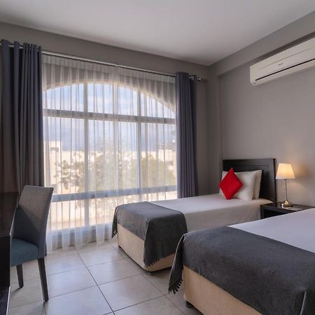 Midan Hotel Suites Маскат Екстериор снимка