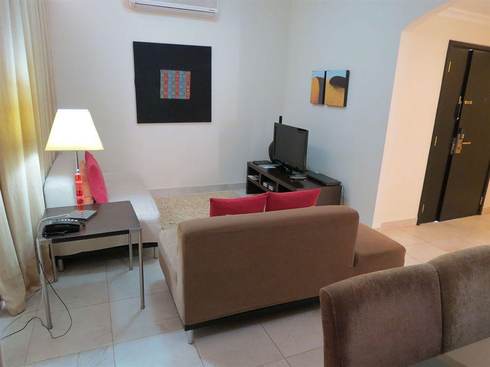 Midan Hotel Suites Маскат Екстериор снимка