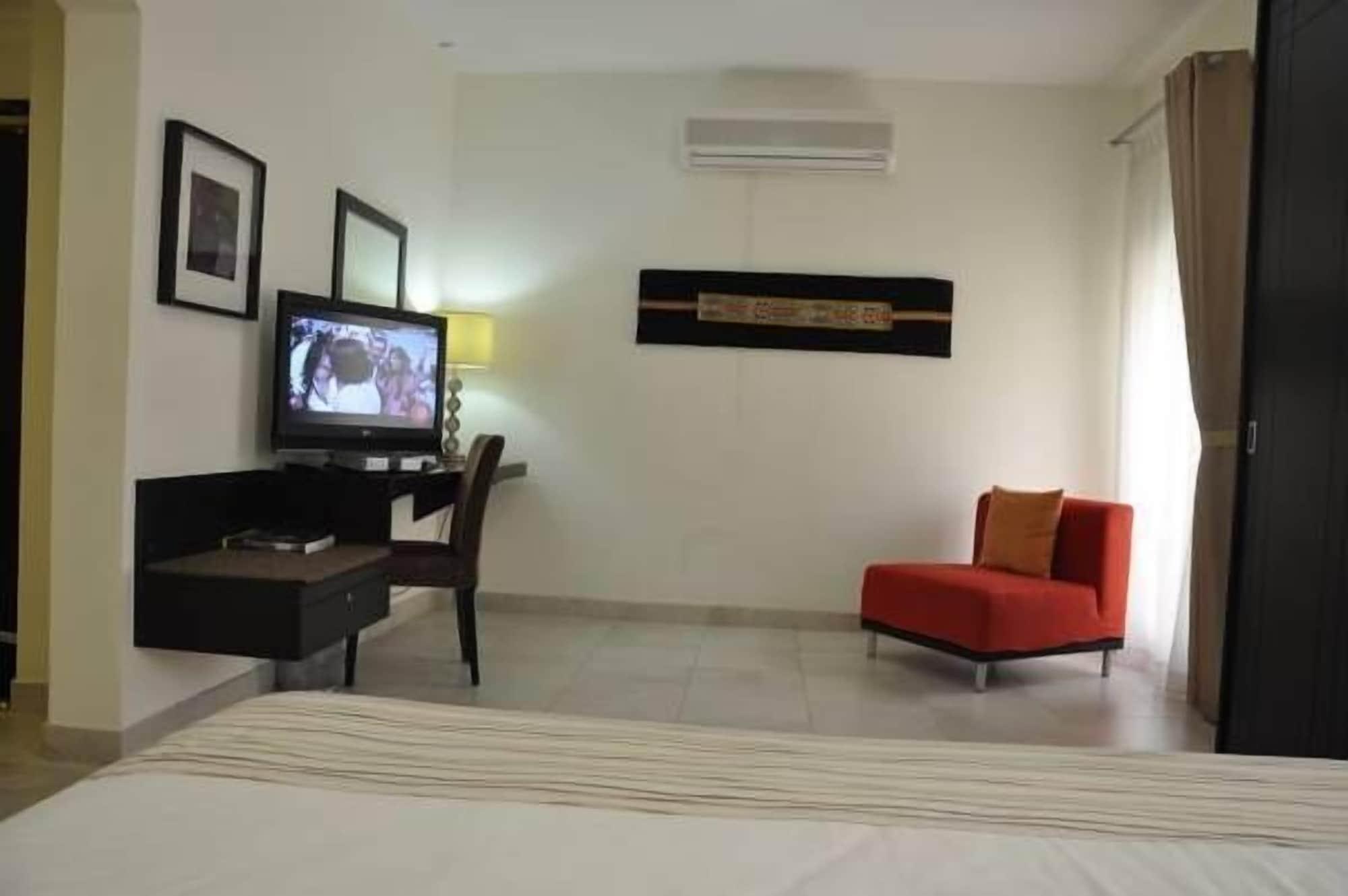 Midan Hotel Suites Маскат Екстериор снимка