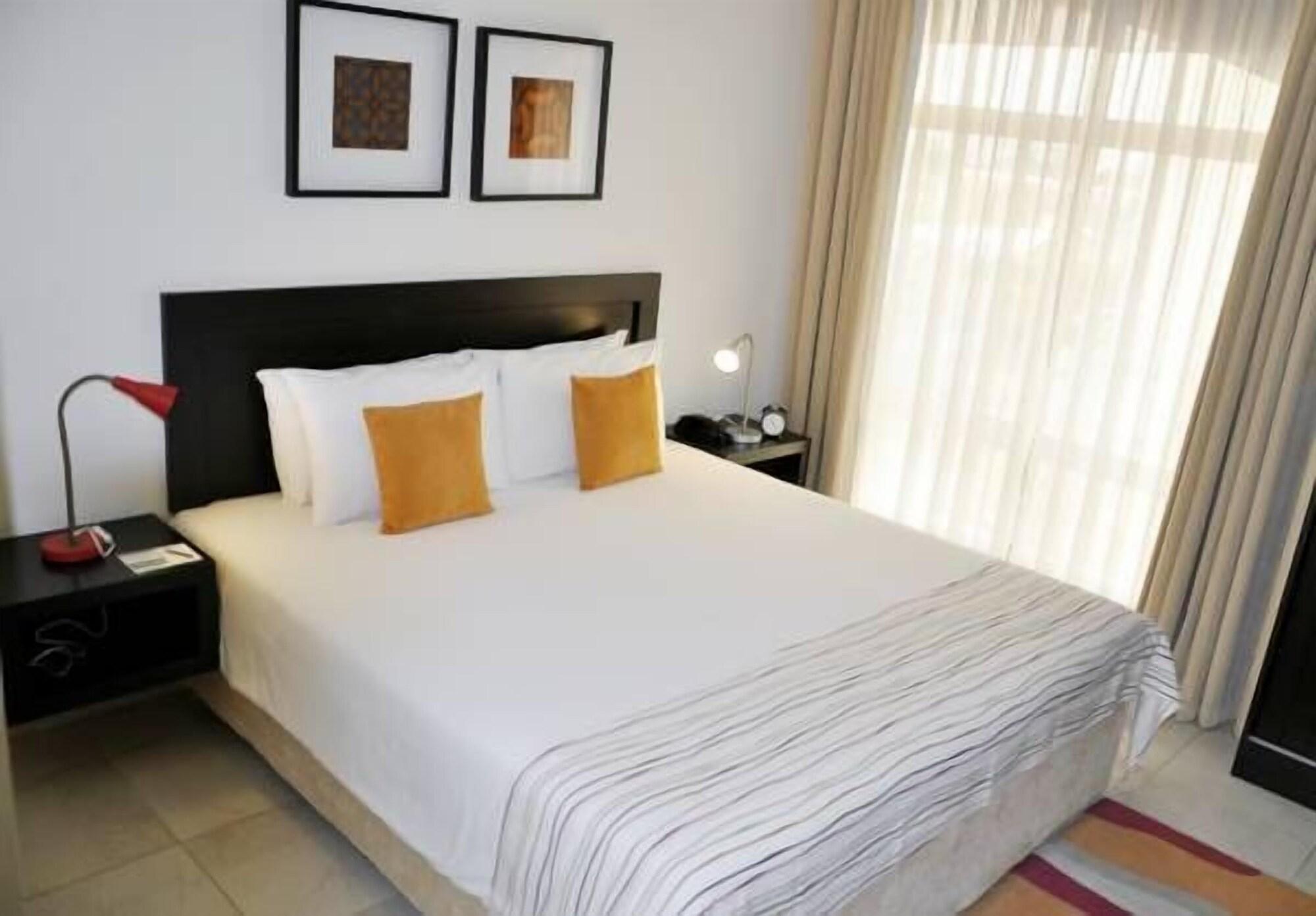 Midan Hotel Suites Маскат Екстериор снимка