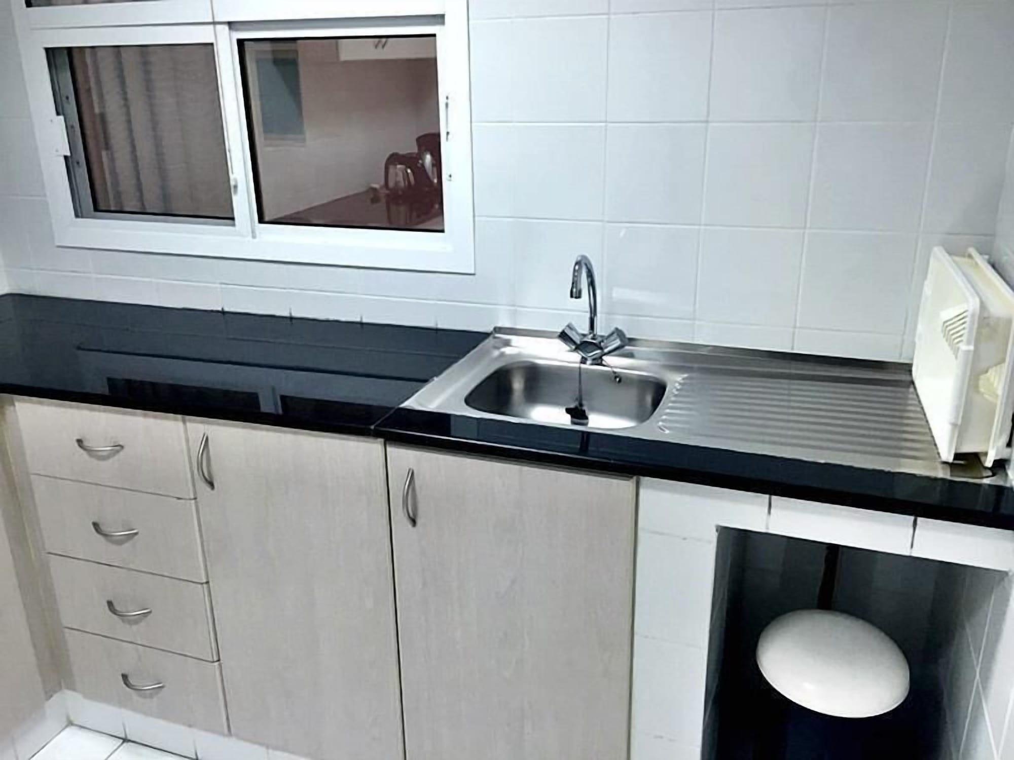 Midan Hotel Suites Маскат Екстериор снимка
