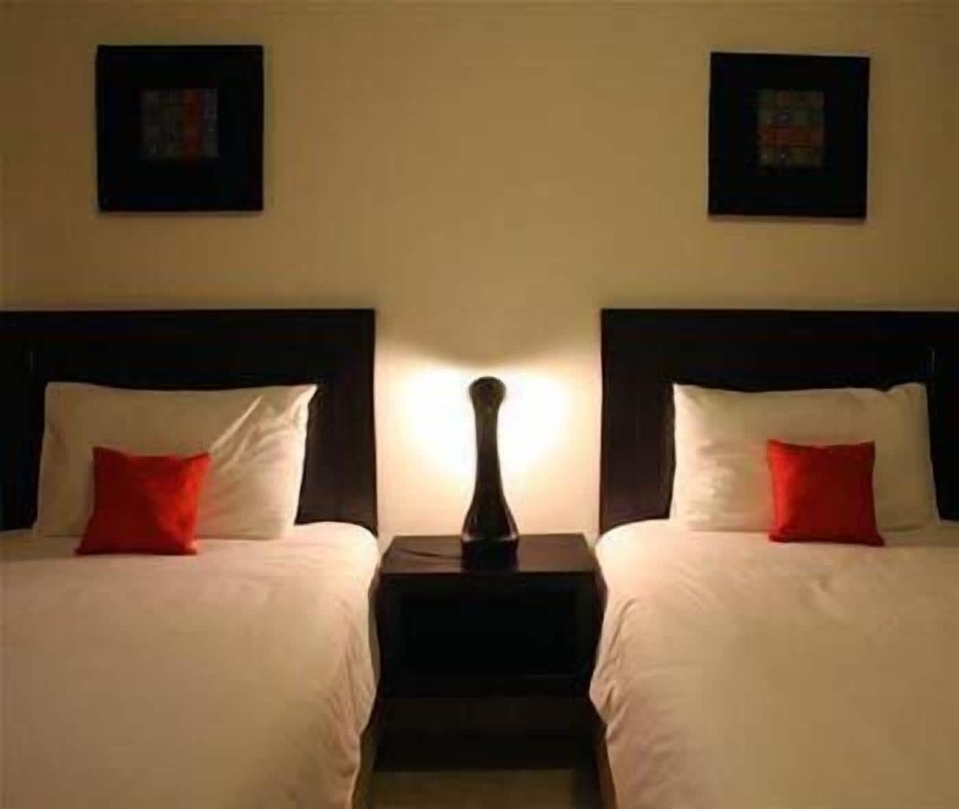 Midan Hotel Suites Маскат Екстериор снимка