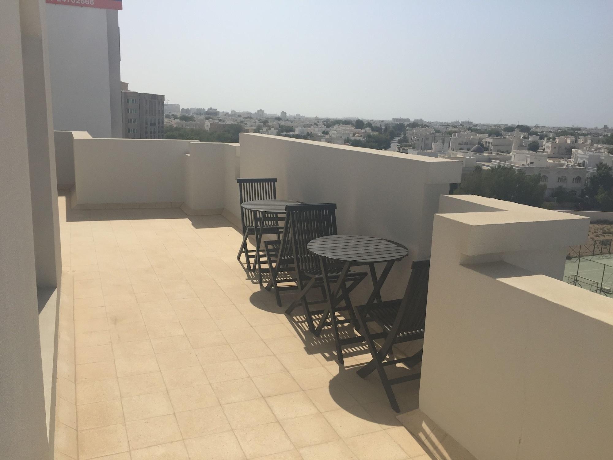 Midan Hotel Suites Маскат Екстериор снимка