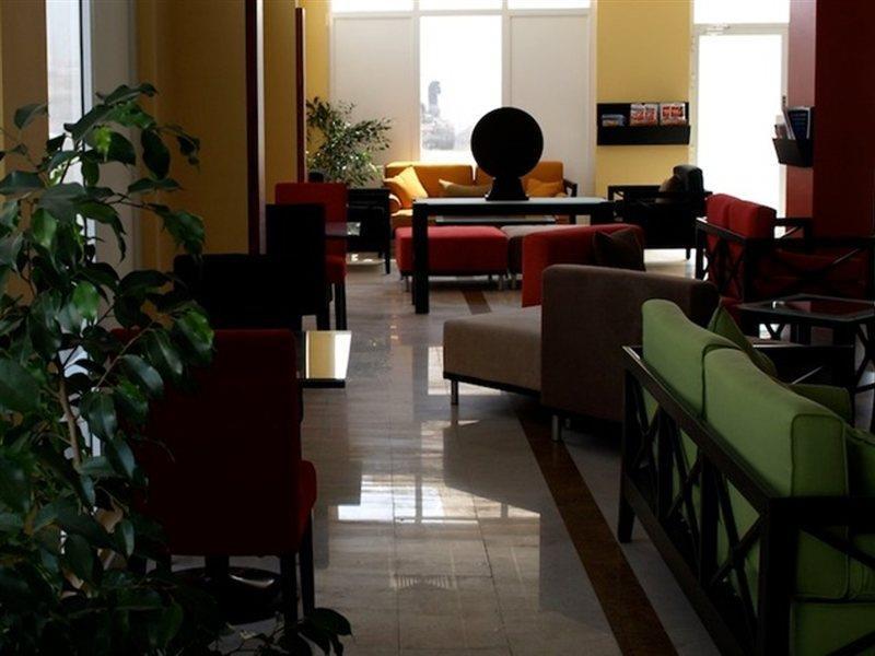 Midan Hotel Suites Маскат Екстериор снимка