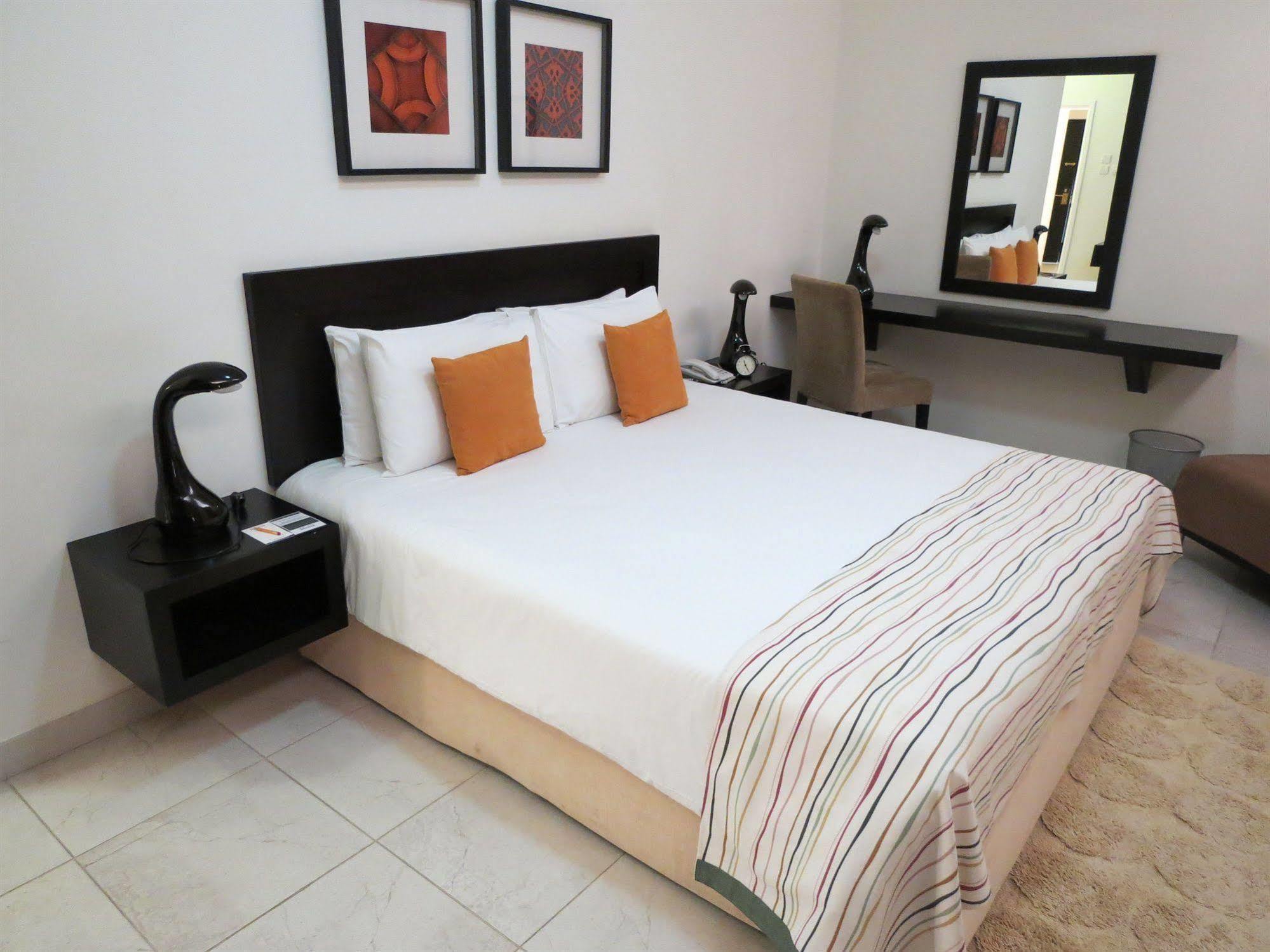 Midan Hotel Suites Маскат Екстериор снимка