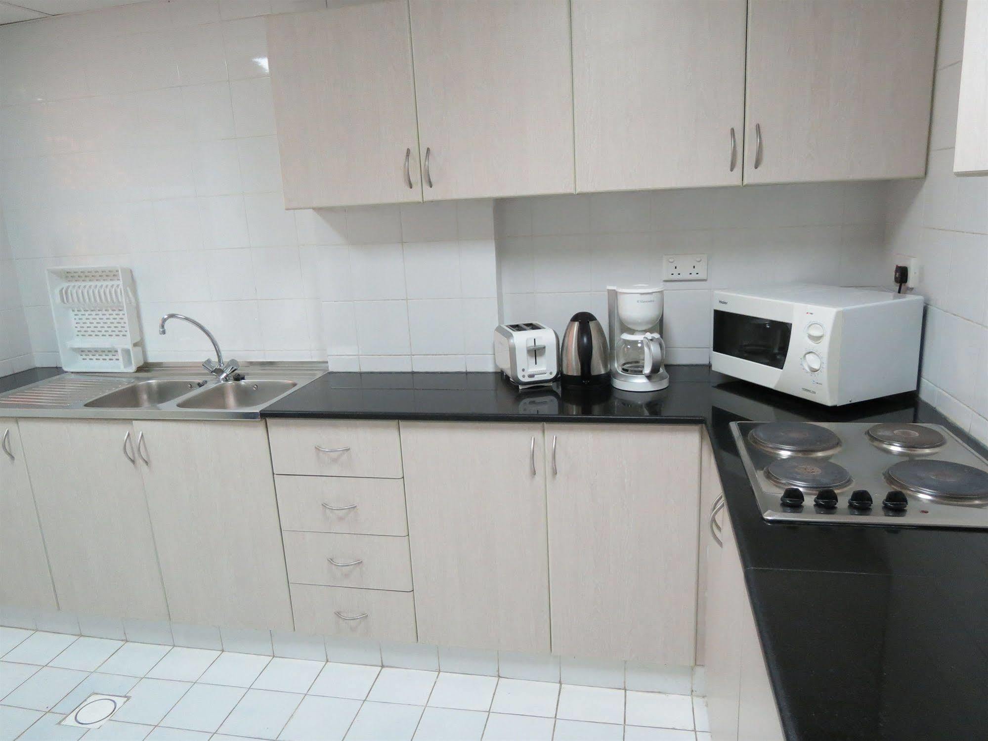 Midan Hotel Suites Маскат Екстериор снимка