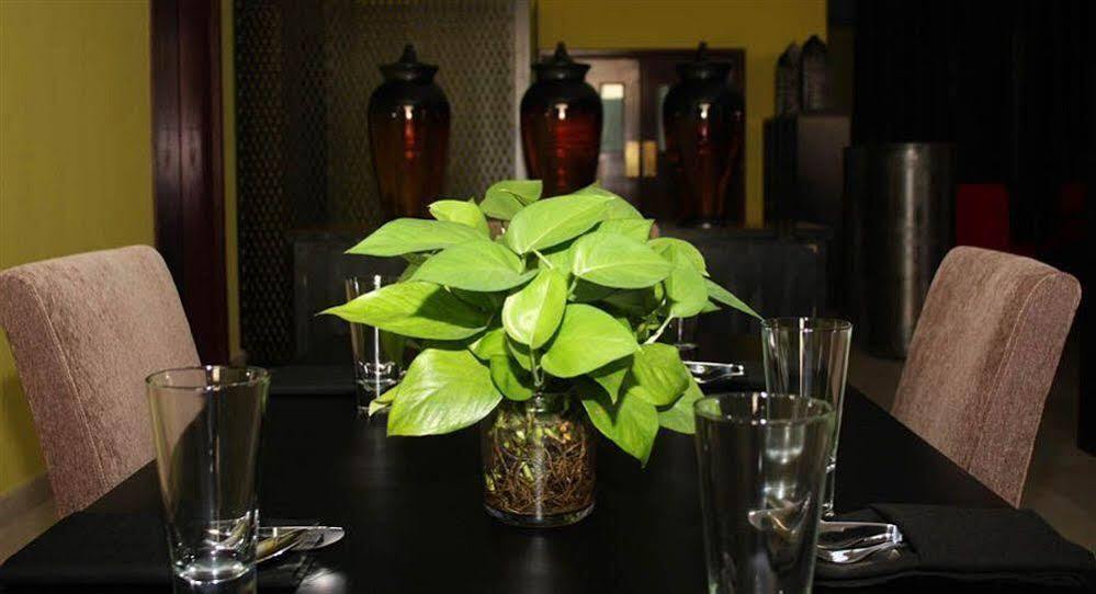 Midan Hotel Suites Маскат Екстериор снимка